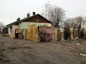 Z Coburgovej vysťahovali časť neprispôsobivých, sociálka odobrala dieťa matke