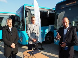 Väčší komfort, wi-fi, info systém: Kraj má nové autobusy na prímestskú dopravu