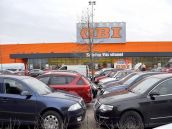 Reťazec OBI otvoril hobbymarket v Trnave, ľudia hneď v prvý deň zaplnili predajňu