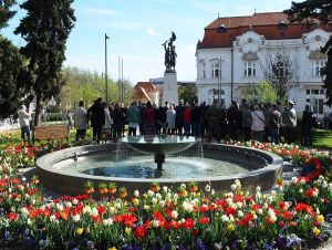 Sloboda do Trnavy prišla 1. apríla 1945, do viacerých obcí v okolí o pár dní neskôr