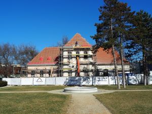 Trnava si berie dočasný úver na nový kamerový systém a Emmerovu vilu