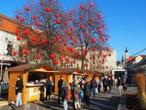 Adventné trhy sú tu, v centre Trnavy čaká na návštevníkov 60 stánkov
