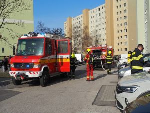 Na Hlbokej horelo na šiestom poschodí, obyvatelia bytu sa nadýchali splodín