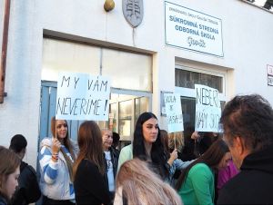 Rodičia žiakov končiacej súkromnej školy chcú protestovať