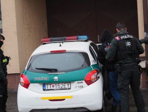 Policajti chytili mladíka, ktorý na Prednádraží prepadával dôchodkyne