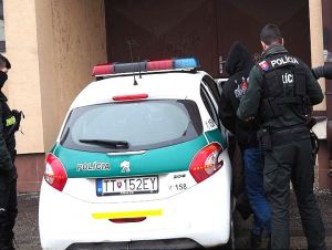 Kriminalisti si prišli po lupiča do pohostinstva, hrozí mu až 12 rokov väzenia