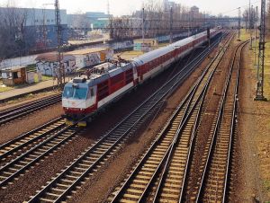 Medzi Trnavou a Bratislavou jazdí tento týždeň menej vlakov