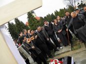VIDEO: Smrť olašského vajdu oplakali litrami alkoholu