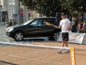 Nevídané! Primátor hral tenis na Trojičnom námestí