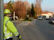 Falošný policajt budí u vodičov rešpekt, spomaľujú