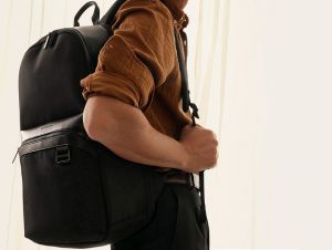 Elegantný kožený batoh pre mužov – oplatí sa doň investovať?