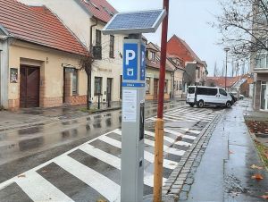 Dodávateľ nových parkovacích automatov mešká, Trnava zatiaľ dostala len šesť