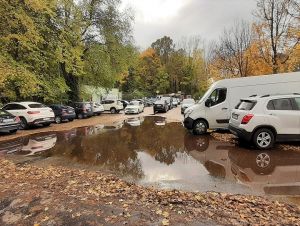 Parkovisko pri cintoríne na Kamennej ceste bude do leta bez jazier