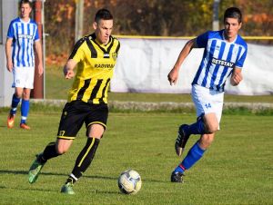 Futbal, 7. B: Trakovice v závere zápasu vydolovali remízu s Veľkými Kostoľanmi