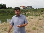 Obrovský kráter za dedinou vyjde Pavlice pekne draho