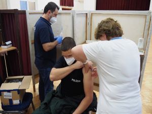 V Trstíne využili dnešný sviatok na očkovanie, prišli stovky ľudí