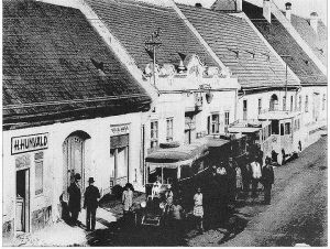 Autobusy zabezpečujú dopravu v Trnave už sto rokov