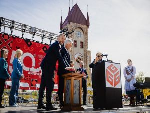 V Cedar Rapids už majú orloj so sochami od Andreja Haršányho z Borovej