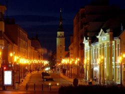 Muž na pešej zóne v Trnave sa s nožom vyhrážal rodine s deťmi