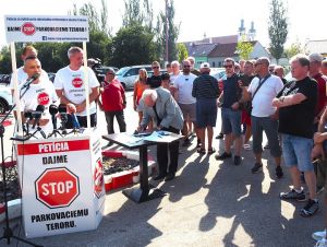 S parkovacou politikou v Trnave bojujú petíciou, chcú vyhlásenie referenda