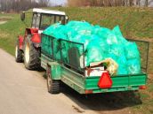 Nepolepšiteľní ľudia! Jedni mesto zachraňujú, druhí ho špinia