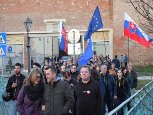 Protesty sa v Trnave presúvajú na Námestie SNP, opäť bude aj pochod ulicami