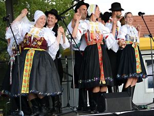 V Cíferi znel potlesk pre folkloristov z Kočína-Lančára, Viničného i Prečína