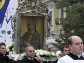 Veriaci si uctia Pannu Máriu Trnavskú deväťdňovou novénou