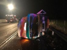 Na diaľnici D1 narazilo auto do odstavených policajtov
