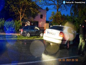 Pri nehode v Dolných Zeleniciach utrpeli zranenia dospelí aj tri deti