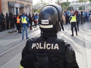 Pyrotechniku na štadióne počas derby polícia preveruje ako priestupok