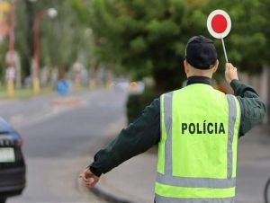Vodič, ktorý jazdil v sobotu v Trnave na mol opitý, ide za mreže