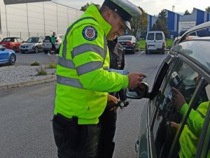 Po Trnave jazdil ožratý zo strany na stranu, teraz ide na 10 mesiacov do väzenia