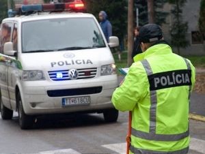 Po Špačinciach jazdil na babete s 2,5 promile, ale bez prilby aj vodičáku