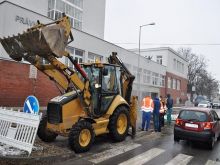Porucha horúcovodu komplikuje dopravu na Kollárovej ulici