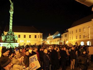 Protest v Trnave: Viskupič varoval pred návratom mafiánskych gangov