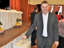 Dlhoročný starosta Ružindola Vladimír Púčik odovzdáva svoje skúsenosti Cíferu