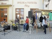 Trnavským rínkom zneli džez i klasika, postaralo sa o to Rádio Bunker