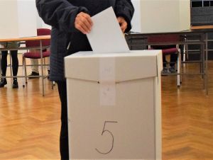 V Chtelnici a Špačinciach presiahla referendová účasť 20 percent