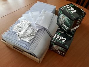 Trnavčania nad 65 rokov dostali od mesta jeden respirátor FFP2