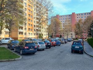 K nariadeniu o parkovaní prišli desiatky pripomienok, aj od daniarov a farára