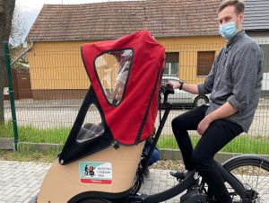 Dobrovoľníci môžu seniorov v Trnave zobrať na výlet mestskou rikšou