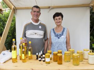 Ružindolčania majú šikovné ruky: Včelária, vyrábajú keramiku, sviečky i kozmetiku
