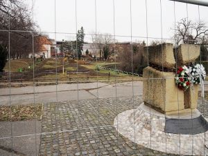 Ružový park v Trnave je nepriechodný, územie oplotili pre kompletnú obnovu