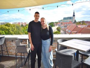Kaviareň s krásnym výhľadom? Zo strešnej terasy Severnej veže je Trnava ako na dlani