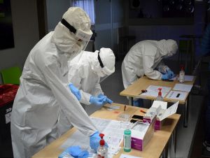 Testovanie: Trnava hľadá zdravotníkov, v Hlohovci sa bude dať objednať na termín