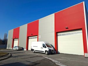 Na Priemyselnej ulici v Trnave ponúkajú na prenájom skladovú halu