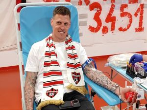 Fanúšikovia Spartaka krvácali na štadióne, žilou pustil aj Martin Škrtel