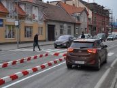 Na frekventovanej Sladovníckej ulici pribudol ostrovček, má pomôcť chodcom
