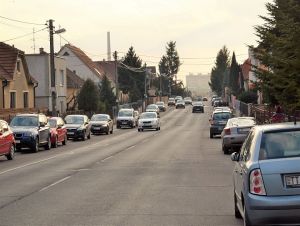 Slnečná ulica v budúcnosti? Pribudne zeleň, zúžia cestu a zrušia parkovanie